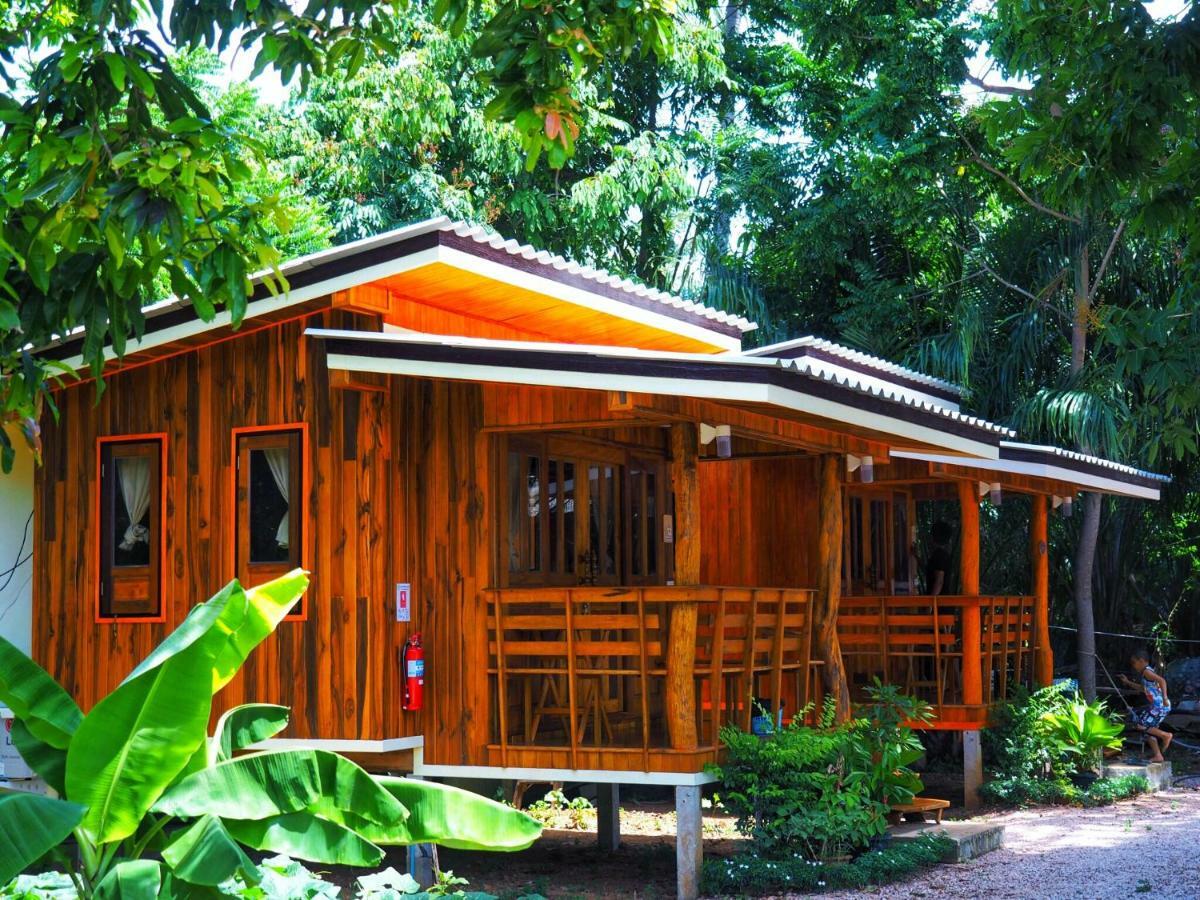 Baansuan Resort Don Sak Екстериор снимка